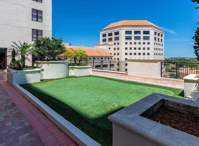 Building Photo - 888 Douglas Rd