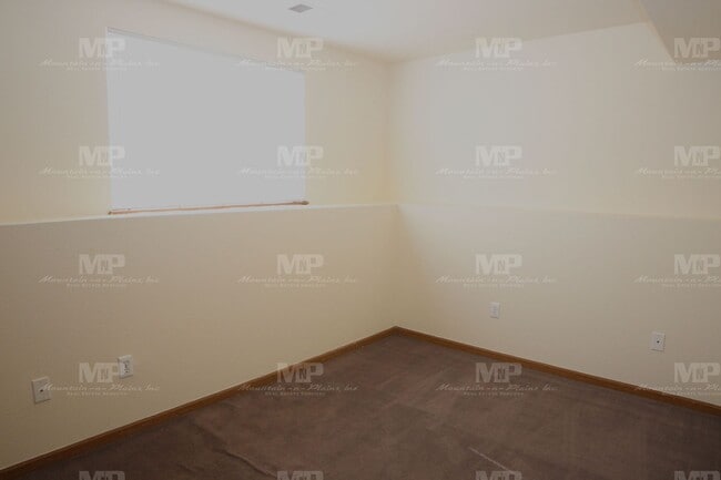 Building Photo - 520 S Howes St