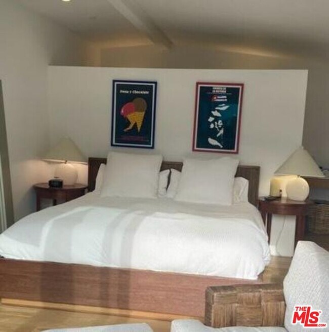 Building Photo - 338 Rennie Ave