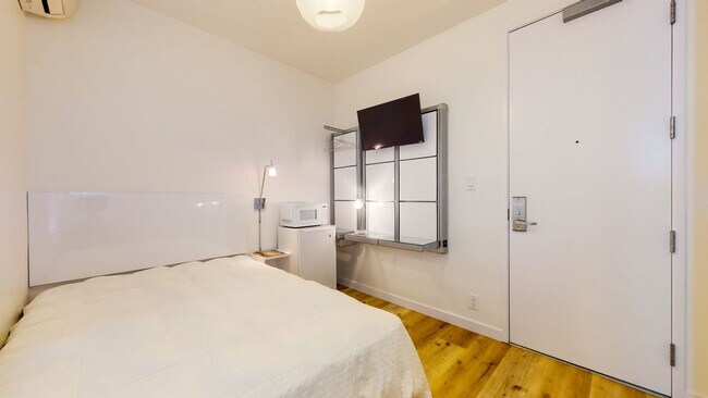 Interior Photo - 335 Pacific Avenue