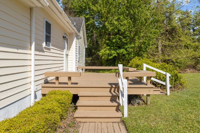 Building Photo - 736 Comet Dr