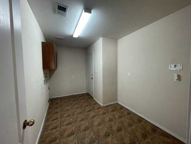 Building Photo - 10011 Calle Chulita NW