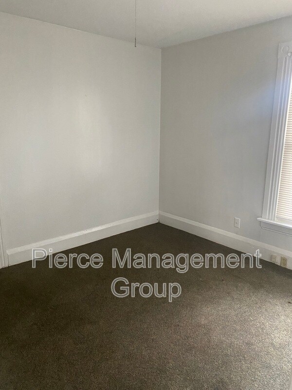 Building Photo - 308 Bartlett St