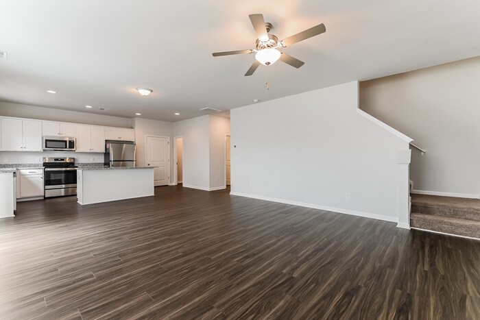 Building Photo - 105 Percheron Dr