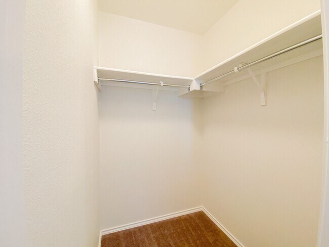 Building Photo - Beautiful 5 BR / 2.5 BA Home for Rent in A...