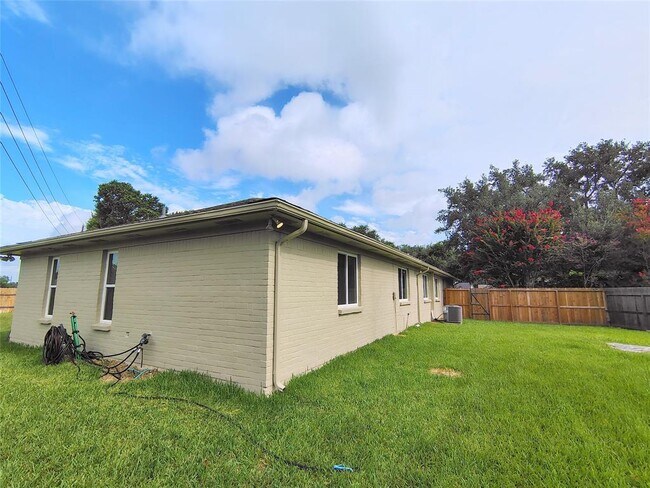 Building Photo - 2546 Long Reach Dr