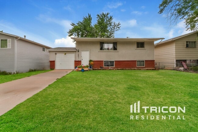 Building Photo - 1808 River Dr
