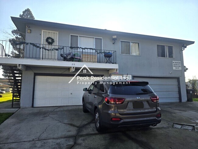 Building Photo - Charming 2 bedroom 1 bathroom Apartment!