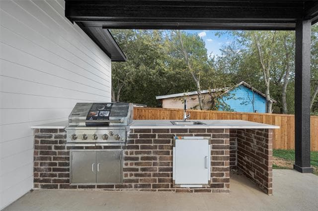 Building Photo - 700 Park Dr