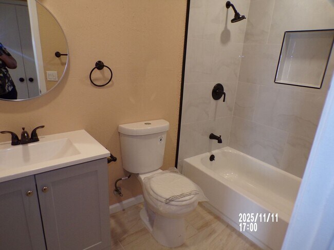 Building Photo - home located close to Bishop School District