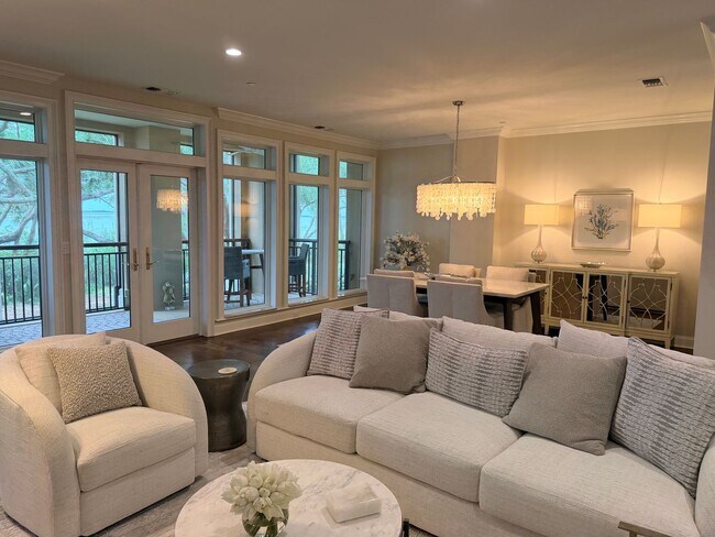 Building Photo - Stunning Luxury, Two Bedroom Creek Front Condo in Hilton Head Plantation