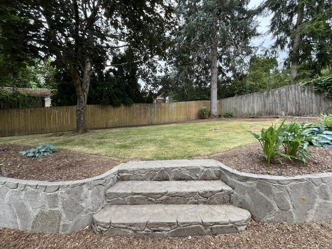 Building Photo - Beautiful 3-Bedroom West Linn Home with Bonus Room, Updated Kitchen and Large Fenced Yard