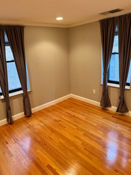 Building Photo - 95 Gainsborough St
