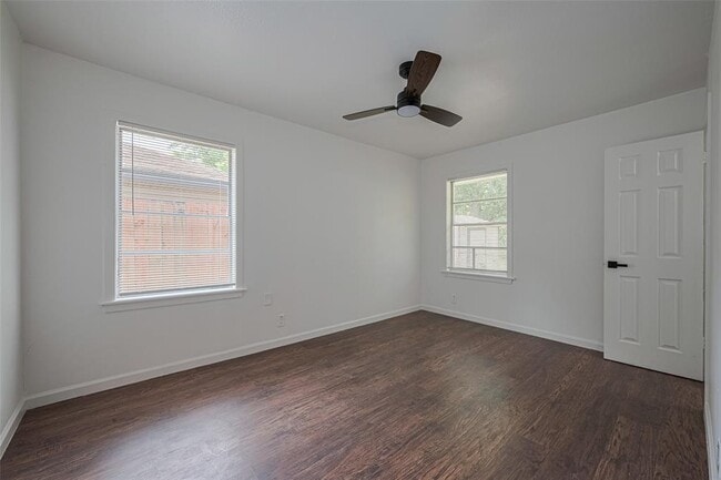 Building Photo - 2112 Walnut Ln