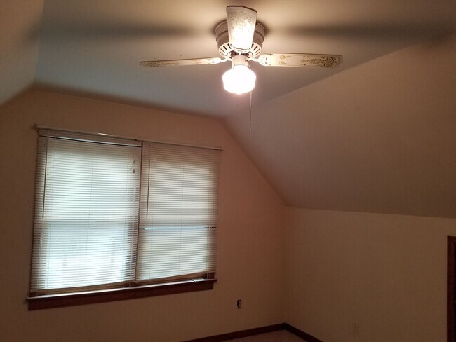 Building Photo - 4 bedroom home on cul-de-sac