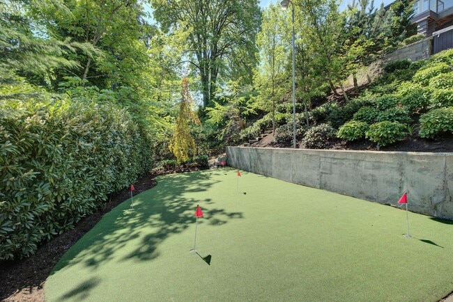 Building Photo - 5bd/4ba Medina Home