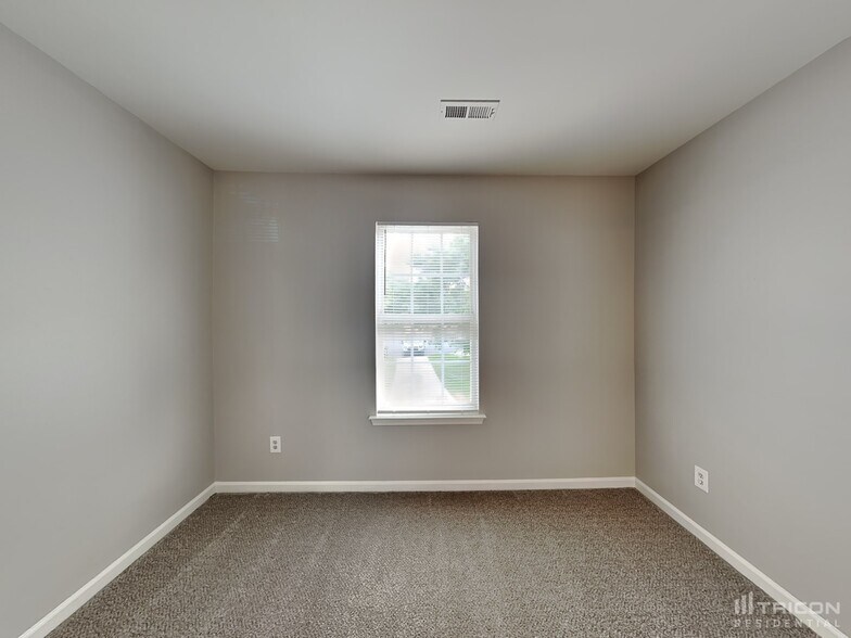 Building Photo - 9835 Veronica Dr