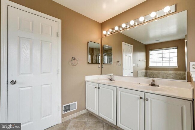 Building Photo - 6352 Dakine Cir