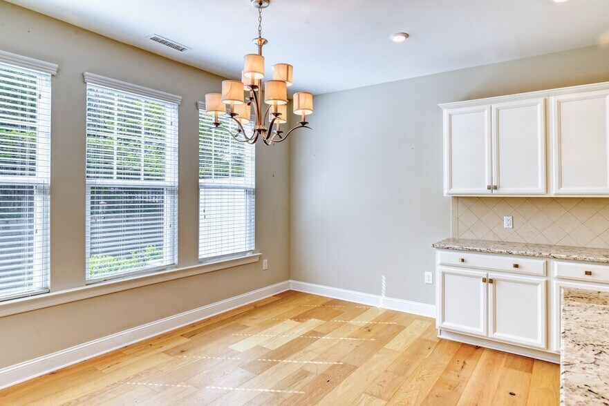 Building Photo - 335 Acorn Hollow Pl