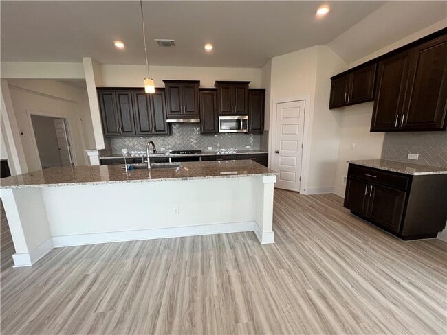Building Photo - 982 Wild Pecan Lp