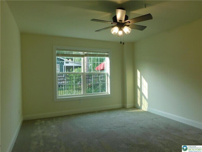 Building Photo - 1549 Burkhardt St