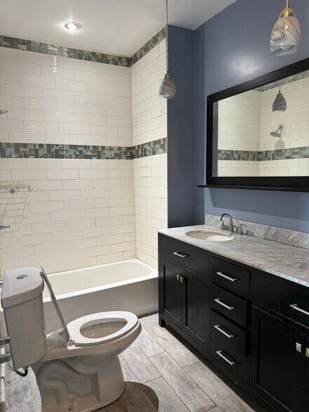 Building Photo - 37 Holland Pl