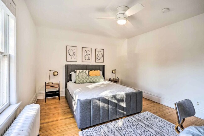 Building Photo - 1 Bedroom + Den (Lower) & 2 Bedroom (Upper)  - St. Paul Duplex - Both Units Avaialble