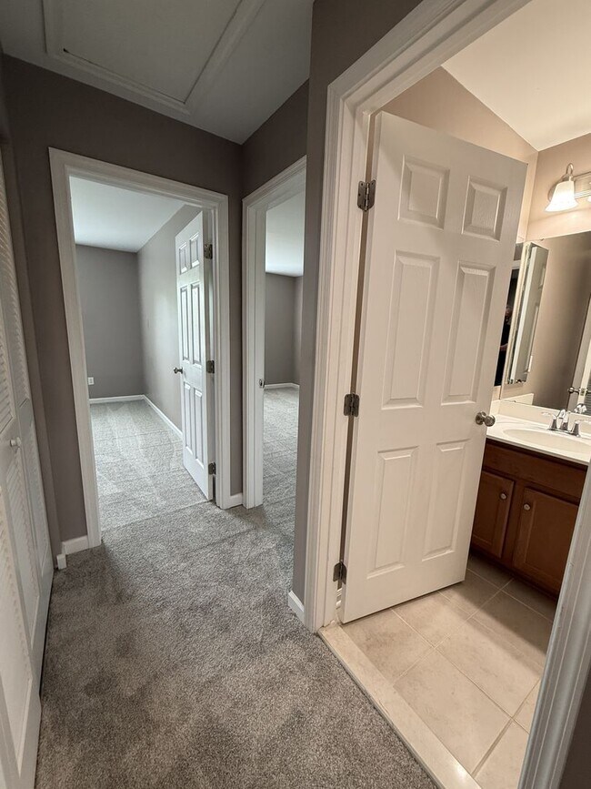 Building Photo - Stylish 3BR Home with Garage, Updated Interiors & Resort-Style Community Amenities Near Yorktown ...