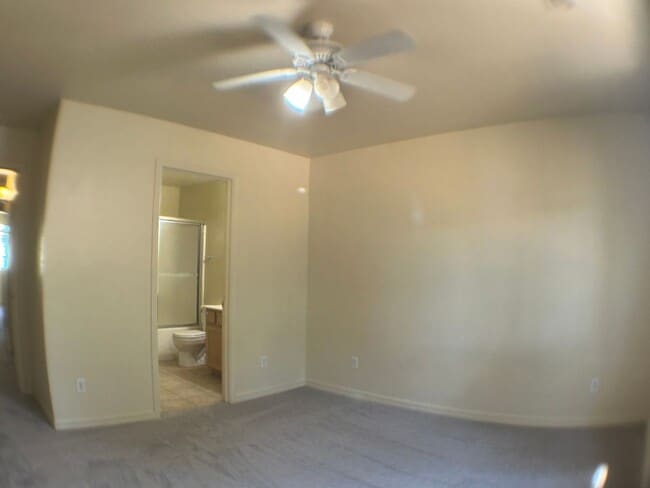 Building Photo - Nice 3 bedroom  with 2 car garage