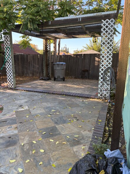 Building Photo - 971 S 7th St