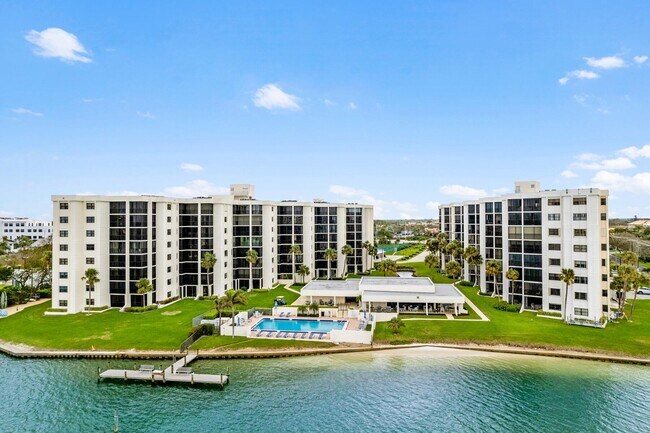 Building Photo - 19800 Sandpointe Bay Dr