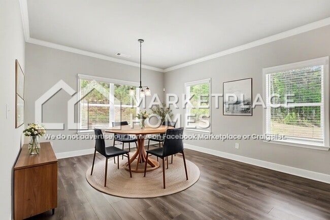 Building Photo - 90 Hawthorn Ln