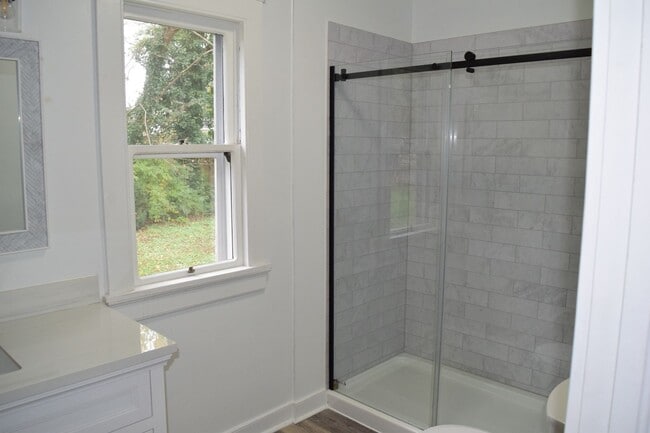 Building Photo - Cute modern rancher in the heart of Highla...