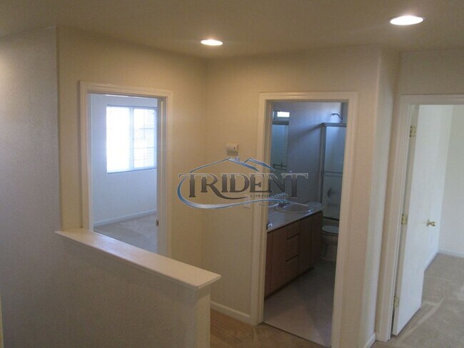 Building Photo - 3bedroom 2 .5 bath near schools and parks