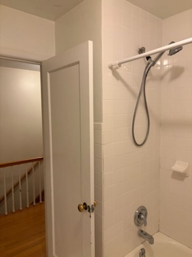 Building Photo - 8100 - 547/549 COURT AVE. (WESTON)