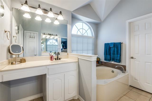 Building Photo - 2731 Vela