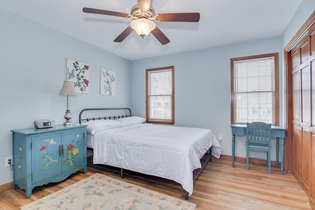 Building Photo - 4117 Knollcrest Cir N