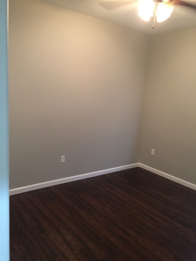 Building Photo - Low Maintenance Home Centrally Located wit...