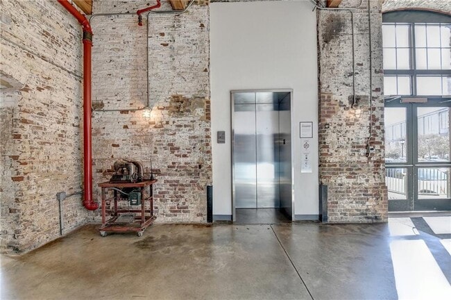 Building Photo - 170 Boulevard SE