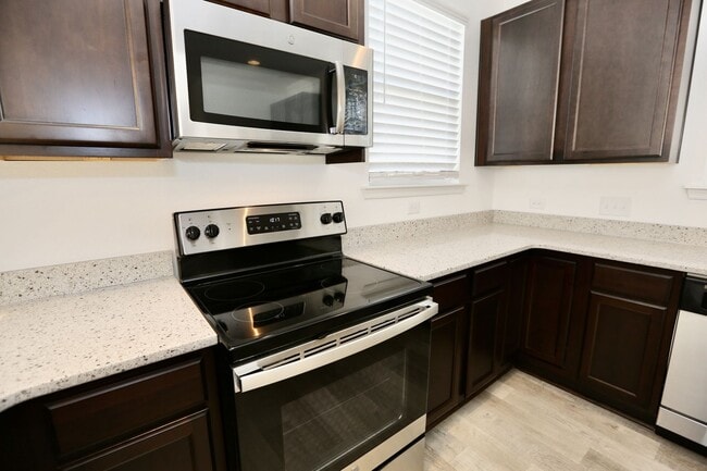 Building Photo - 3 Bedroom Townhome in Spence Crossing! Water/Sewer/Trash/Landscaping INCLUDED! - Attached Garage ...