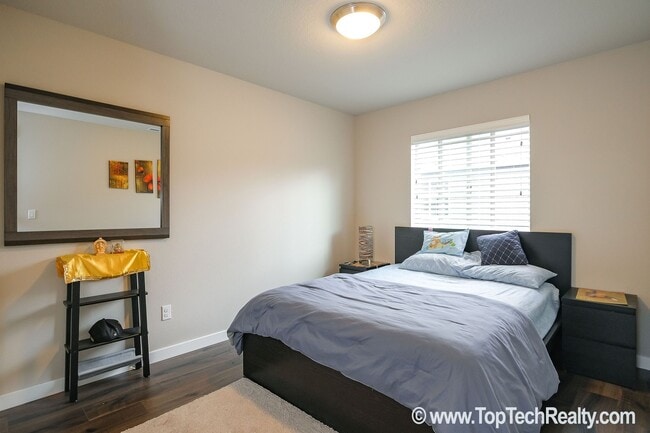 Building Photo - Outstanding 45 Central home with 3BR + Den / 2.5BA, Amazing upscale features, Across from Nike Wo...