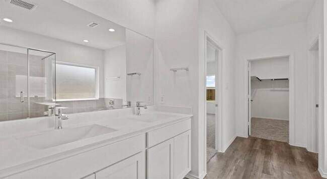 Building Photo - 807 Brazos Trl