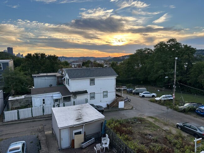 Building Photo - 322 Hancock St