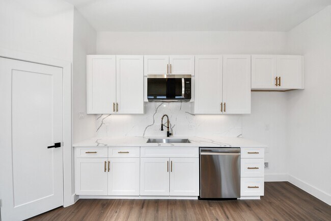 Building Photo - 5512 Hardy St