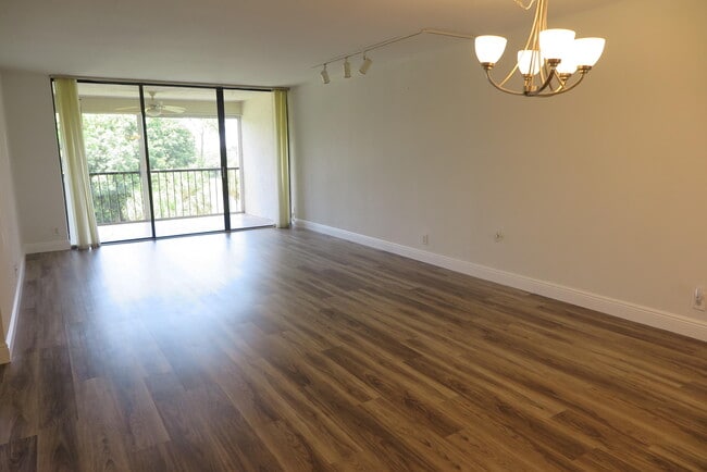 Building Photo - 6562 Boca Del Mar Dr