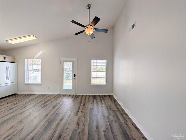 Building Photo - 28 Easton St