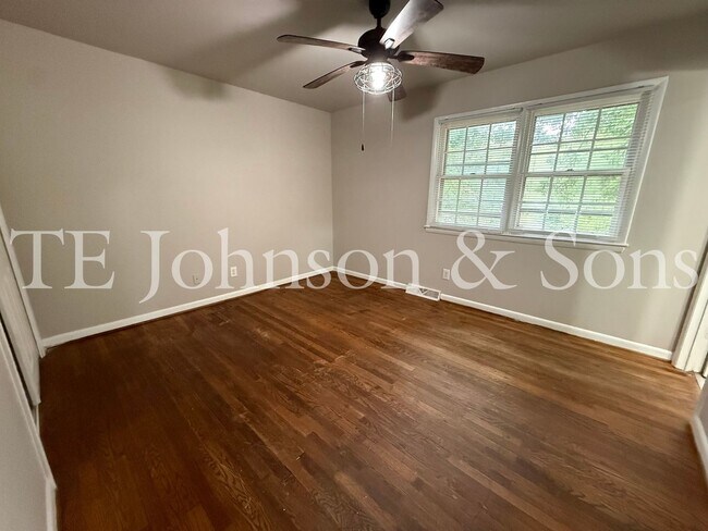 Building Photo - Charming 2 Bedroom Home with Hardwood Floors & Central A/C in Winston-Salem