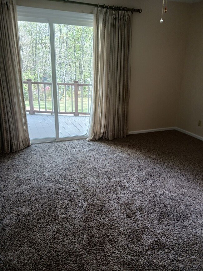 Building Photo - Charming 4BR/2.5BA Retreat on 2 Acres-Available Now!