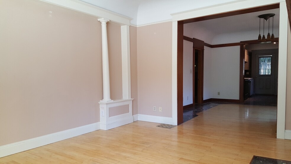 Living area. - 1867 SW 14th Ave