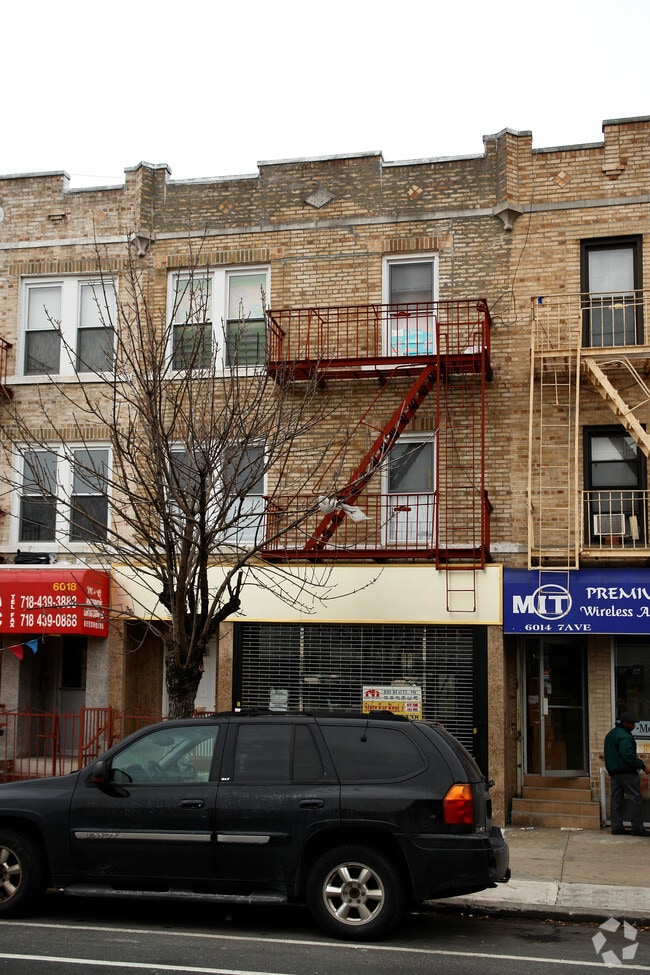 Primary Photo - 6016 7th Ave